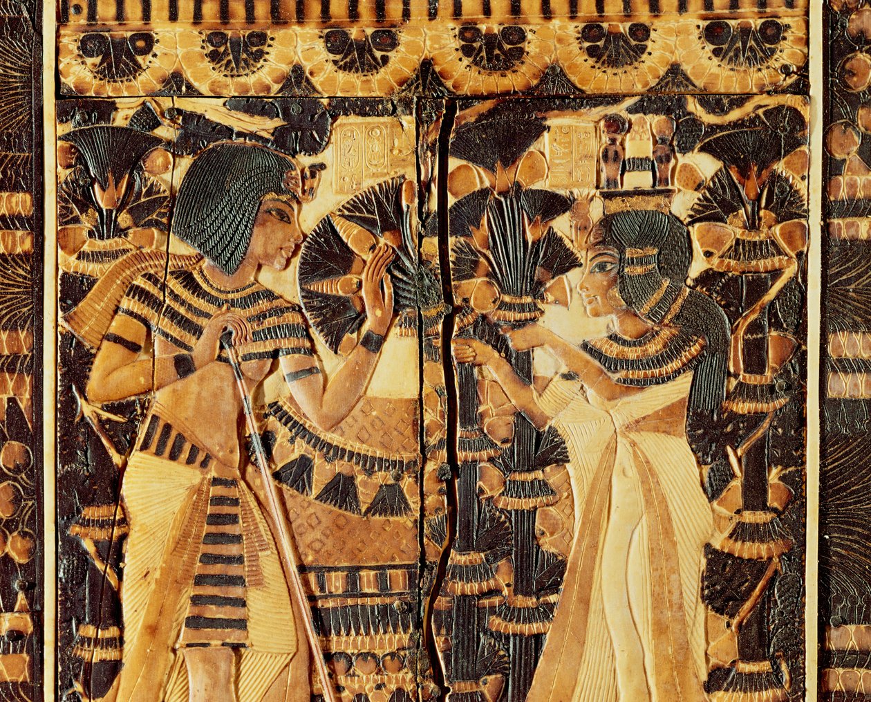 Pannello superiore di un cofano, dalla Tomba di Tutankhamon, Nuovo Regno (legno, bronzo, avorio e smalto colorato) da Egyptian 18th Dynasty
