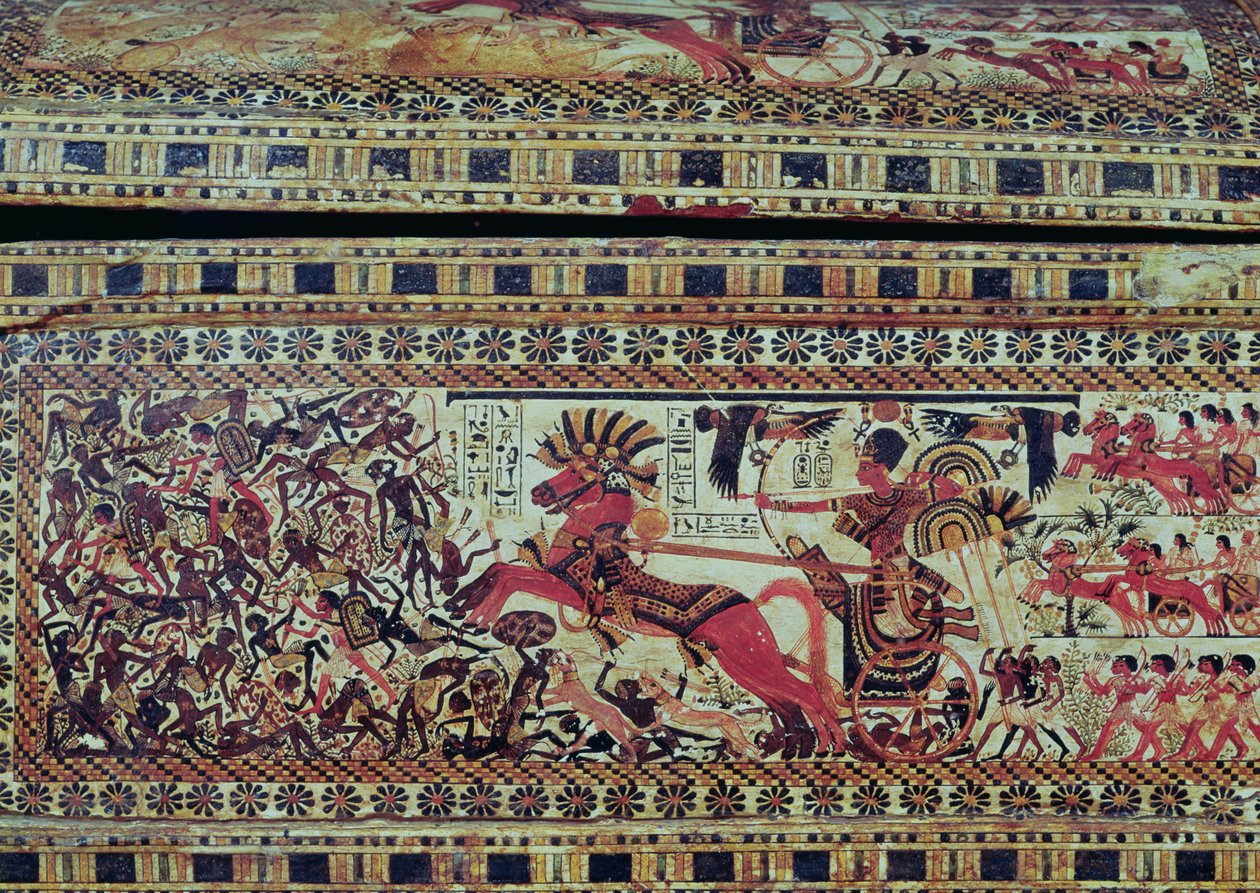 Tutankhamon (c.1370-1352 a.C.) sul suo carro che attacca gli africani, dettaglio dal lato di un cofano, Nuovo Regno, c.1340 a.C. da Egyptian 18th Dynasty