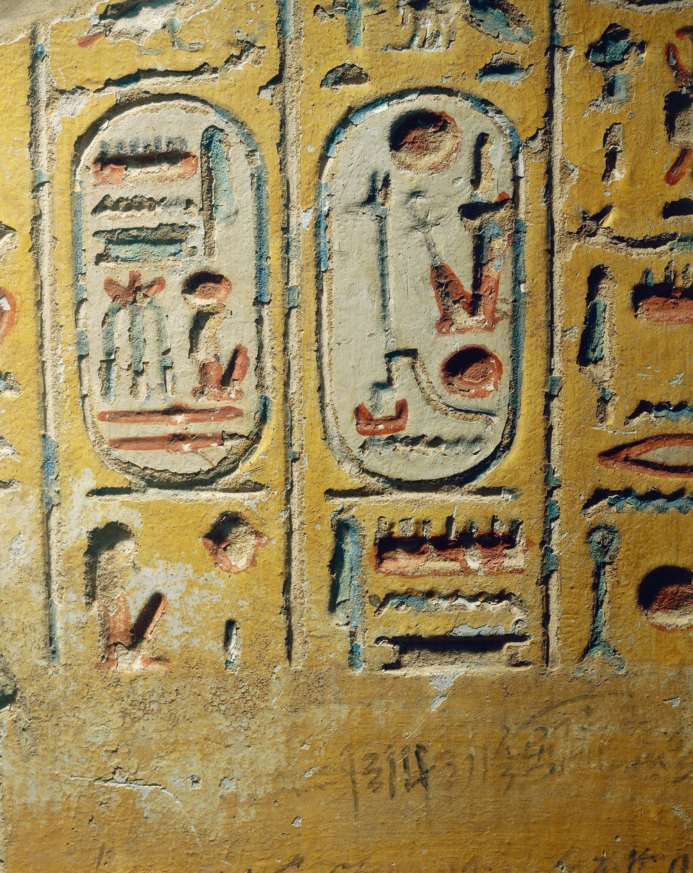 Luxor, Antica Tebe, Valle di Assasif, frammento di muro del tempio costruito da Ramses II con i cartigli del Faraone da Egyptian 19th Dynasty