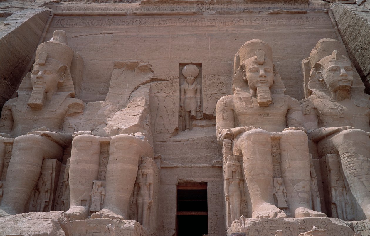 Antichità egizia: Colosso del Tempio di Ramses II. 1271-1256 a.C. Abu Simbel, Aswan, Egitto da Egyptian 19th Dynasty