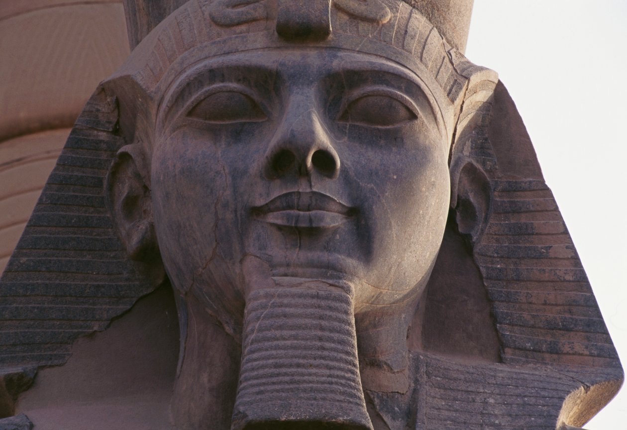 Volto della statua di Ramses II seduto, Necropoli Tebana da Egyptian 19th Dynasty