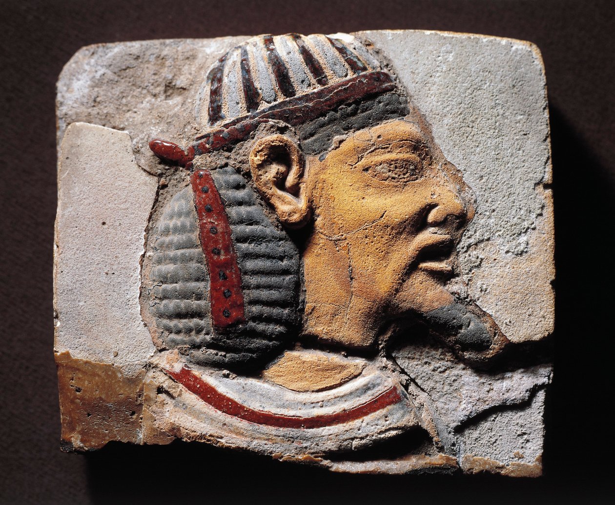 Frammento di decorazione, maiolica con testa di prigioniero semitico siriano da Egyptian 19th Dynasty