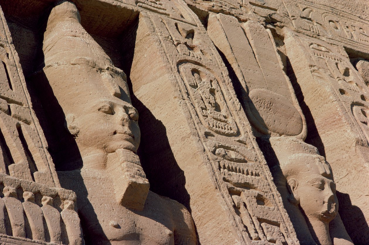 Teste di Ramses II (1279-1213) e Hathor/Nefertari sulla Facciata del Tempio della Regina Nefertari, Nuovo Regno, c.1250 a.C. (dettaglio) da Egyptian 19th Dynasty