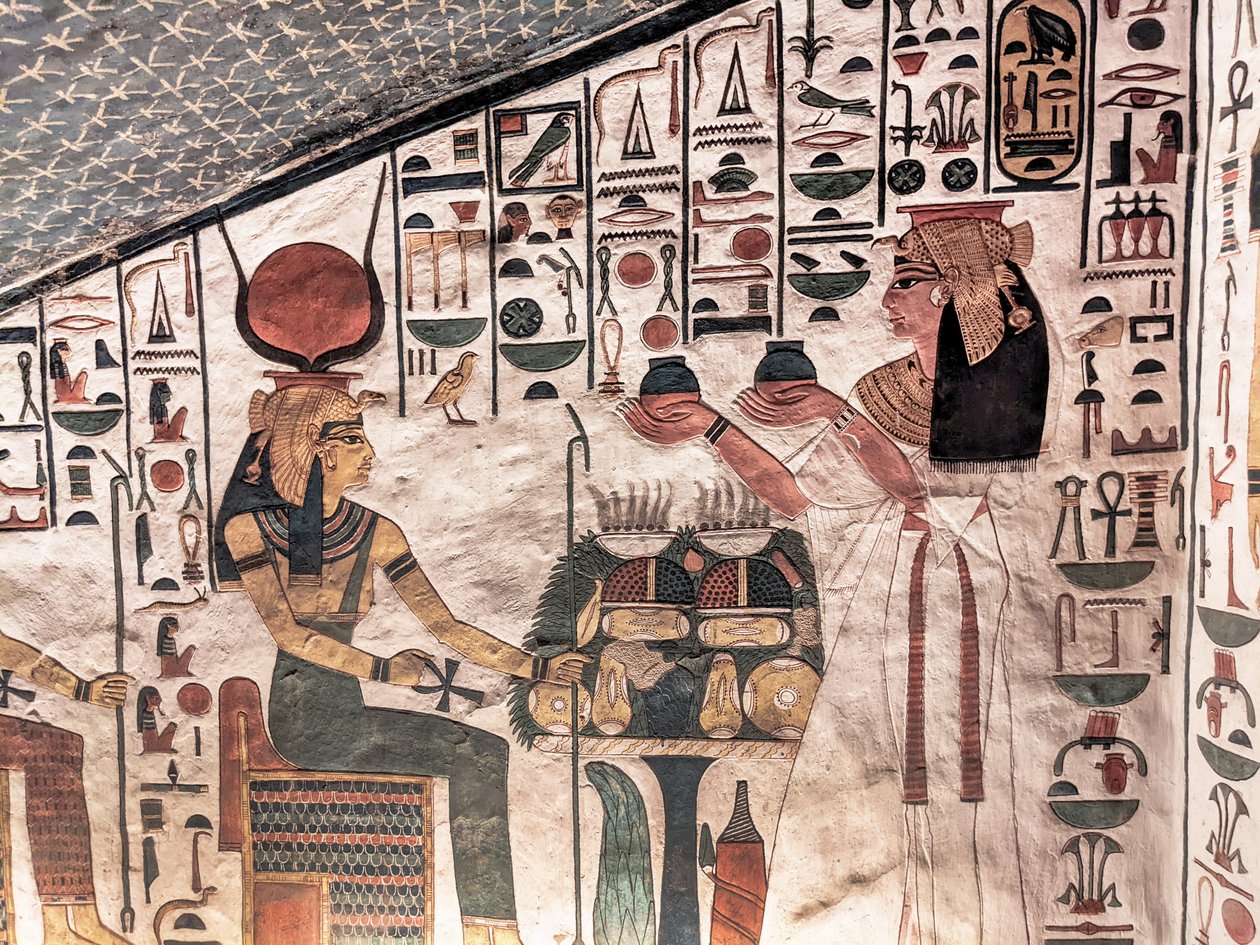 Regina che offre vasi rituali da Egyptian 19th Dynasty