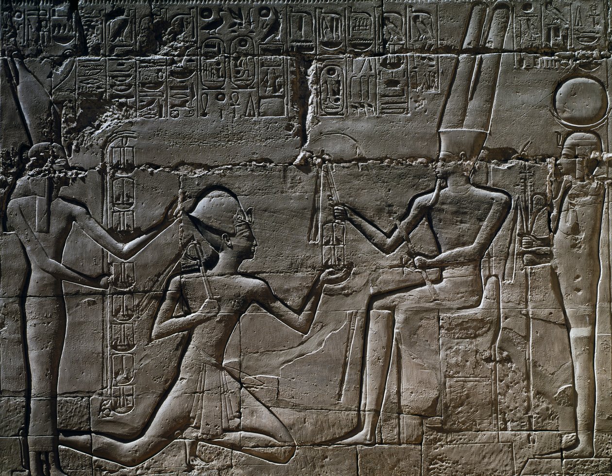 Ramses II davanti ad Amon-Ra, rilievo, Grande Sala Ipostila, Tempio di Amon, Complesso del Tempio di Karnak (Lista del Patrimonio Mondiale UNESCO) da Egyptian 19th Dynasty