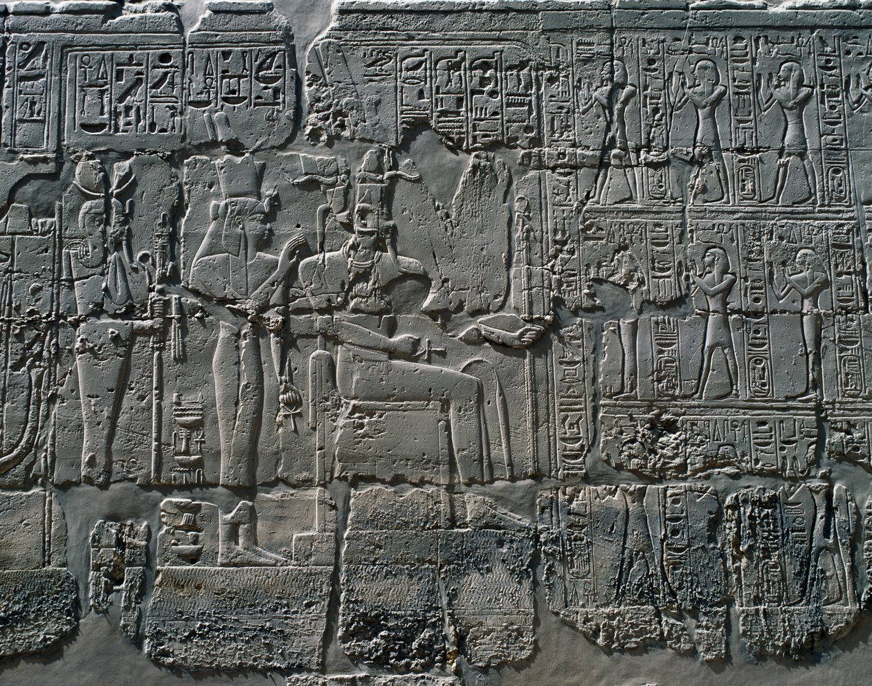 Scene di offerte agli dei, rilievo, pareti interne della Grande Sala Ipostila, complesso del tempio di Karnak da Egyptian 19th Dynasty