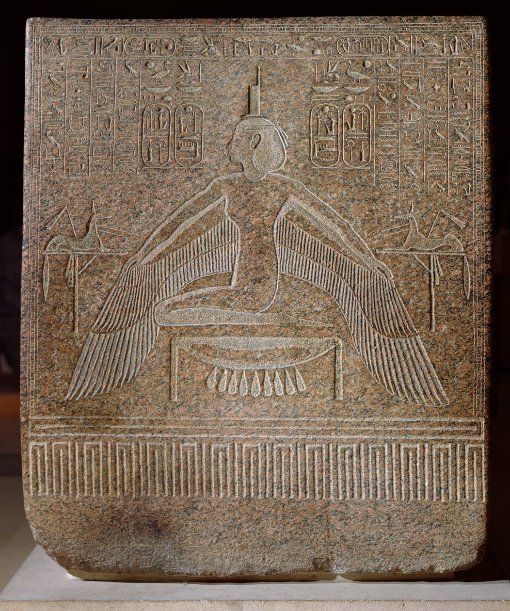 Iside Pterofora, dal sarcofago di Ramses III (c.11854-1153 a.C.) dalla sua tomba nella Valle dei Re, Nuovo Regno (granito rosa) da Egyptian 20th Dynasty