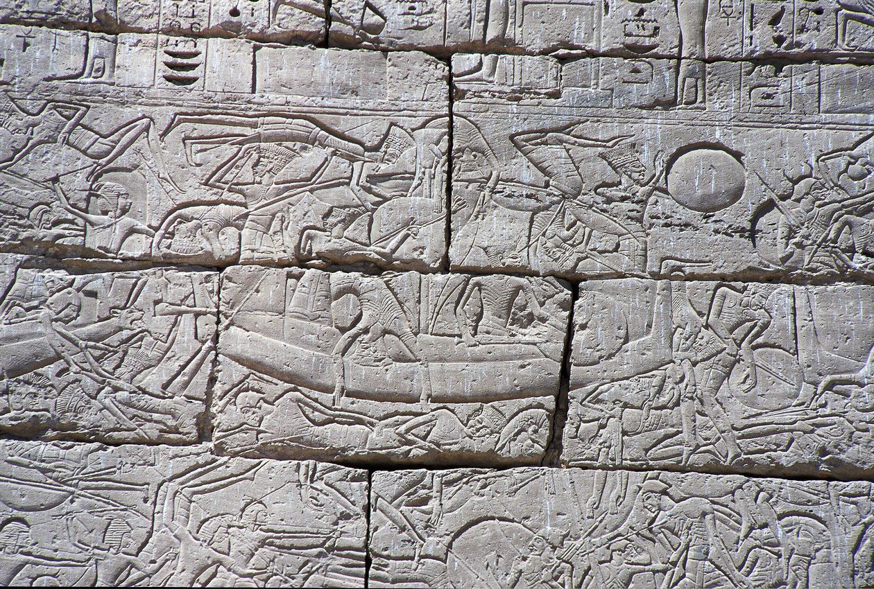 Il popolo del mare, battaglia navale di Ramses III, Medinet Habu, 1195-64 a.C. da Egyptian 20th Dynasty