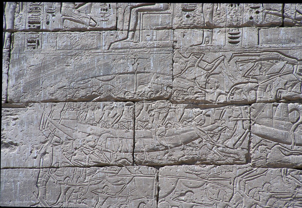 Il popolo del mare, battaglia navale di Ramses III, Medinet Habu, 1195-64 a.C. da Egyptian 20th Dynasty