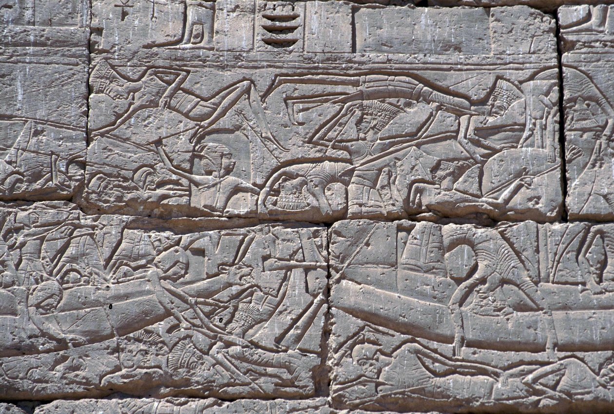 Il popolo del mare, battaglia navale di Ramses III, Medinet Habu, 1195-64 a.C. da Egyptian 20th Dynasty