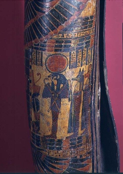 Dettaglio del sarcofago che mostra Re-Harakhty con disco solare, che tiene scettro e flagello, due figli di Horus dietro, Terzo Periodo Intermedio, 850-730 a.C. (dettaglio) da Egyptian 22nd Dynasty