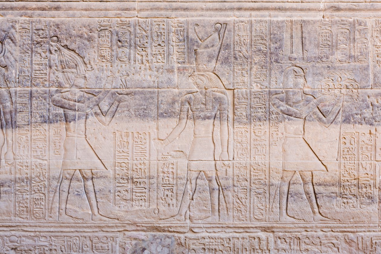 Rilievi al tempio di Philae, Aswan, Egitto da Egyptian 30th Dynasty