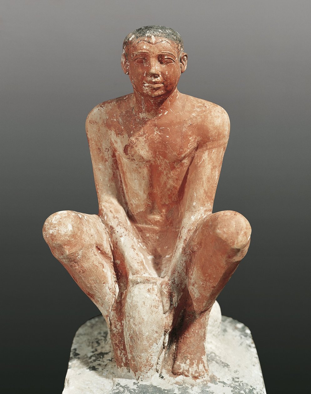 Civiltà egizia, statua in calcare dipinta raffigurante uomo che modella argilla, da Saqqara, Egitto, c.2465 a.C. da Egyptian 5th Dynasty