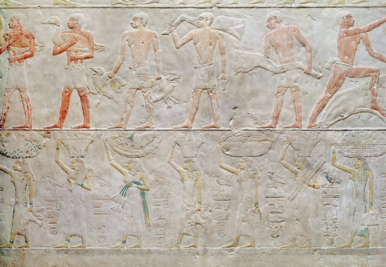 Rilievo che raffigura persone che portano offerte di cibo, dalla Mastaba di Akhethotep, Antico Regno, c.2400 a.C. da Egyptian 5th Dynasty