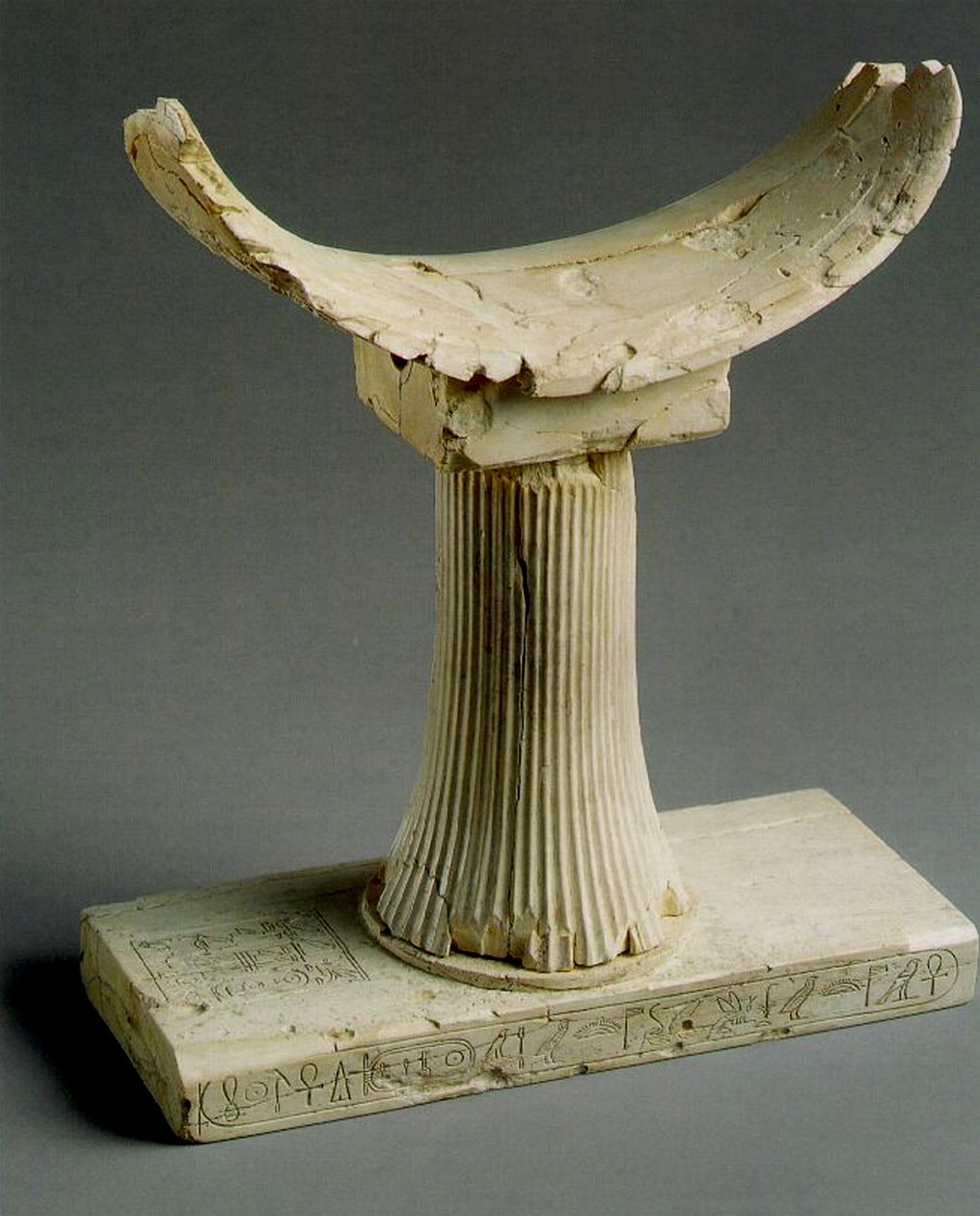 Poggiatesta con il nome di Pepi II avorio da Egyptian 6th Dynasty