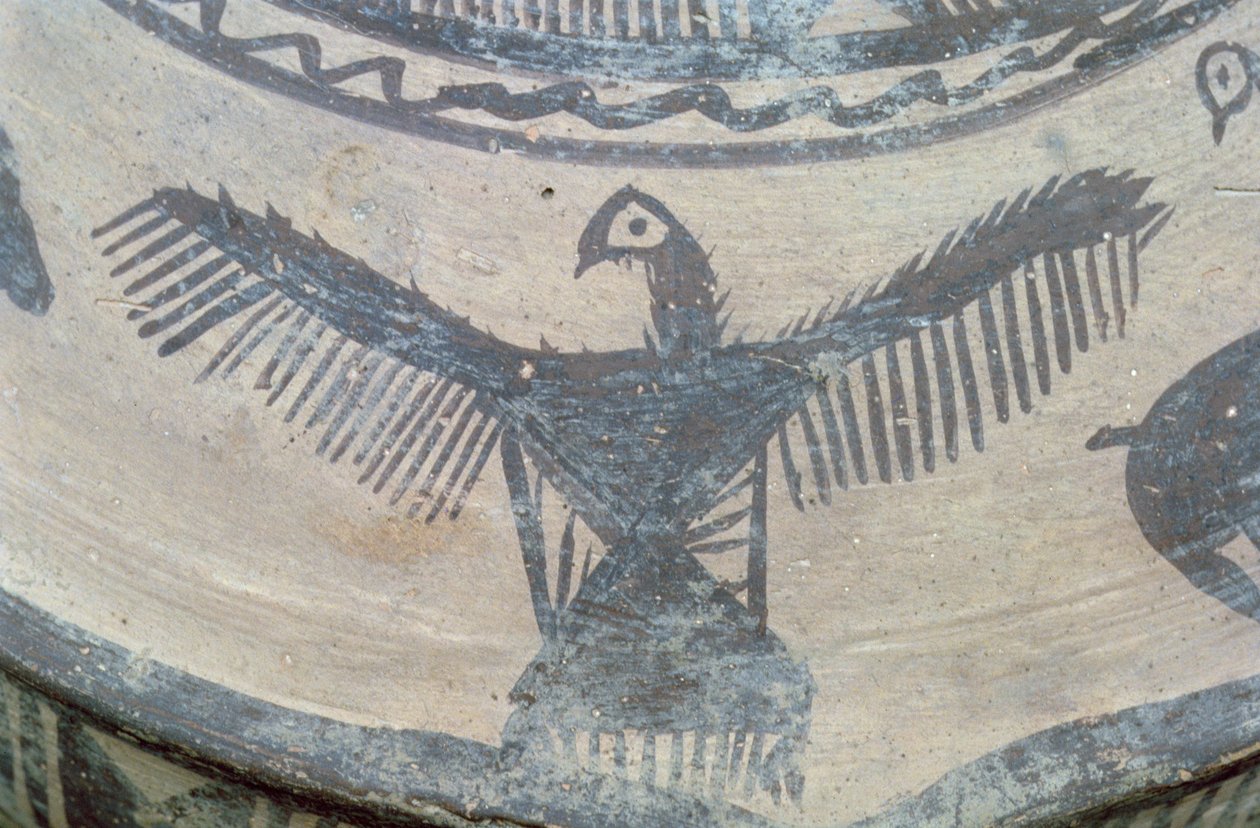 Uccello rapace ad ali aperte, dalla faccia superiore di un grande vaso, ceramica Fasa, c.2000 a.C. (dettaglio) da Elamite