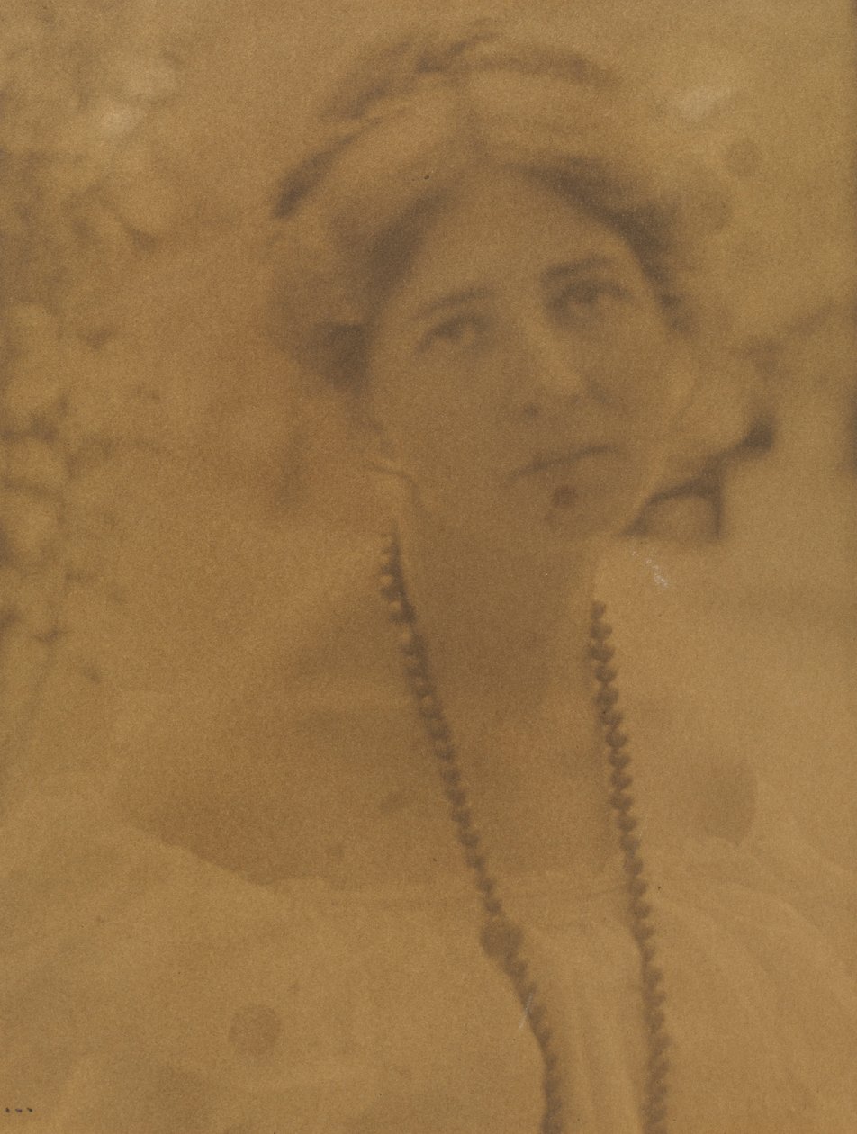 Ritratto di Julia Hall McCune, c. 1898 da Ema Spencer