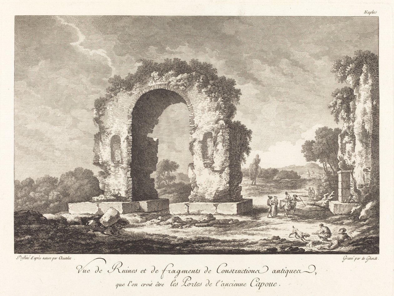 Veduta di rovine e frammenti di costruzione antica...dell