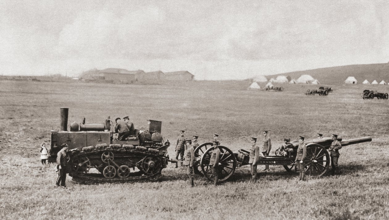 Un trattore a cingoli che traina un cannone pesante britannico durante la Prima Guerra Mondiale, da 