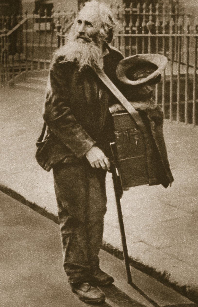 Un musicista di strada da English Photographer
