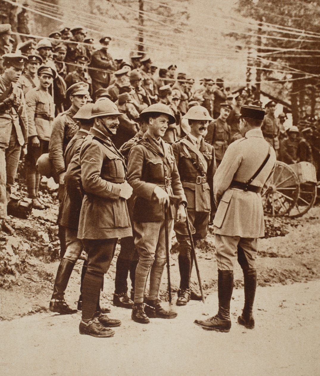 Un gruppo internazionale sul fronte italiano, 1917: Principe di Galles al centro da English Photographer