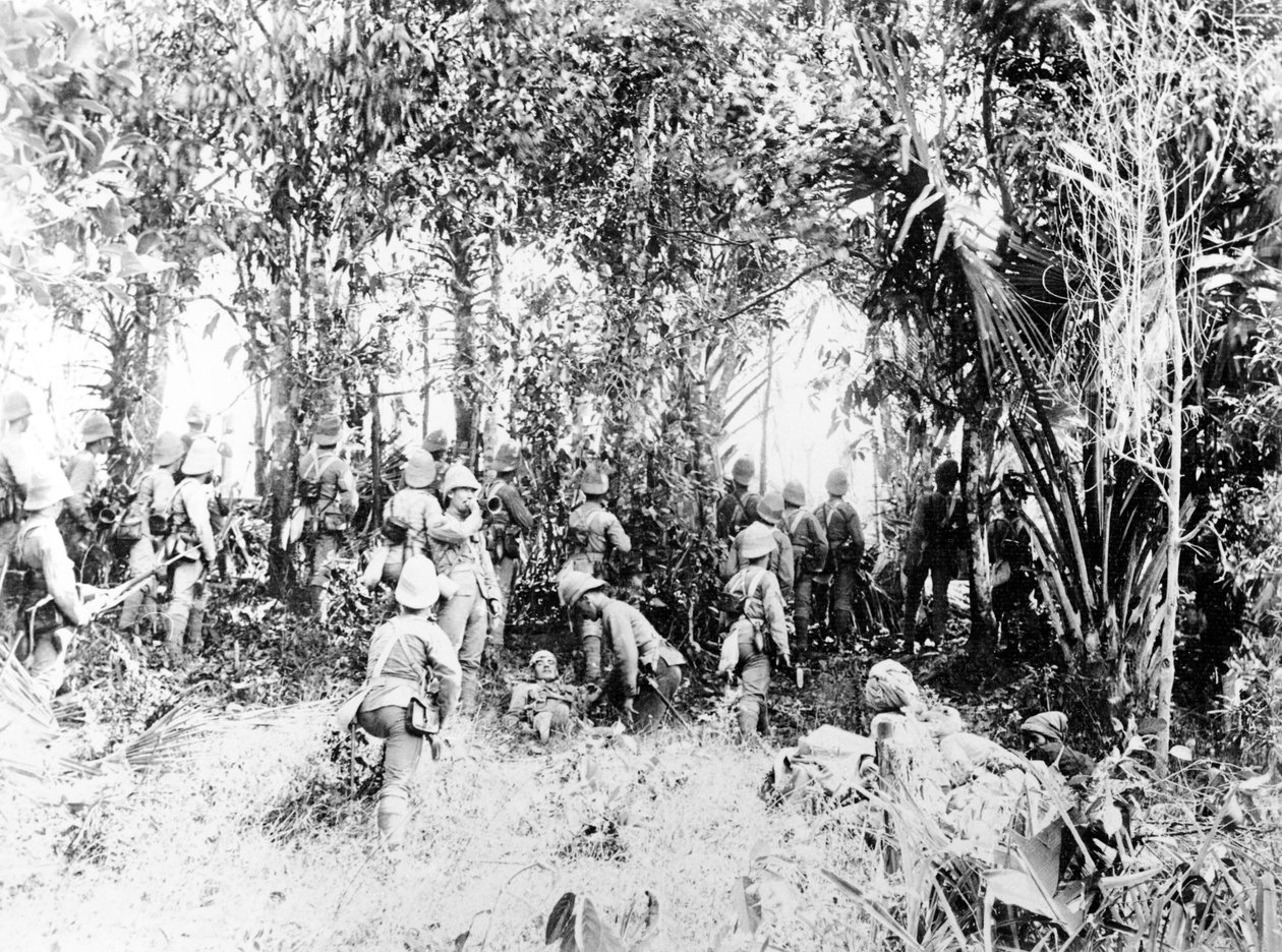 Assalto alla palizzata di Kyaing-Kwintaung, Birmania, dal 2° reggimento Devon, durante la campagna di Wuntho Sawbwa, 1891 da English Photographer