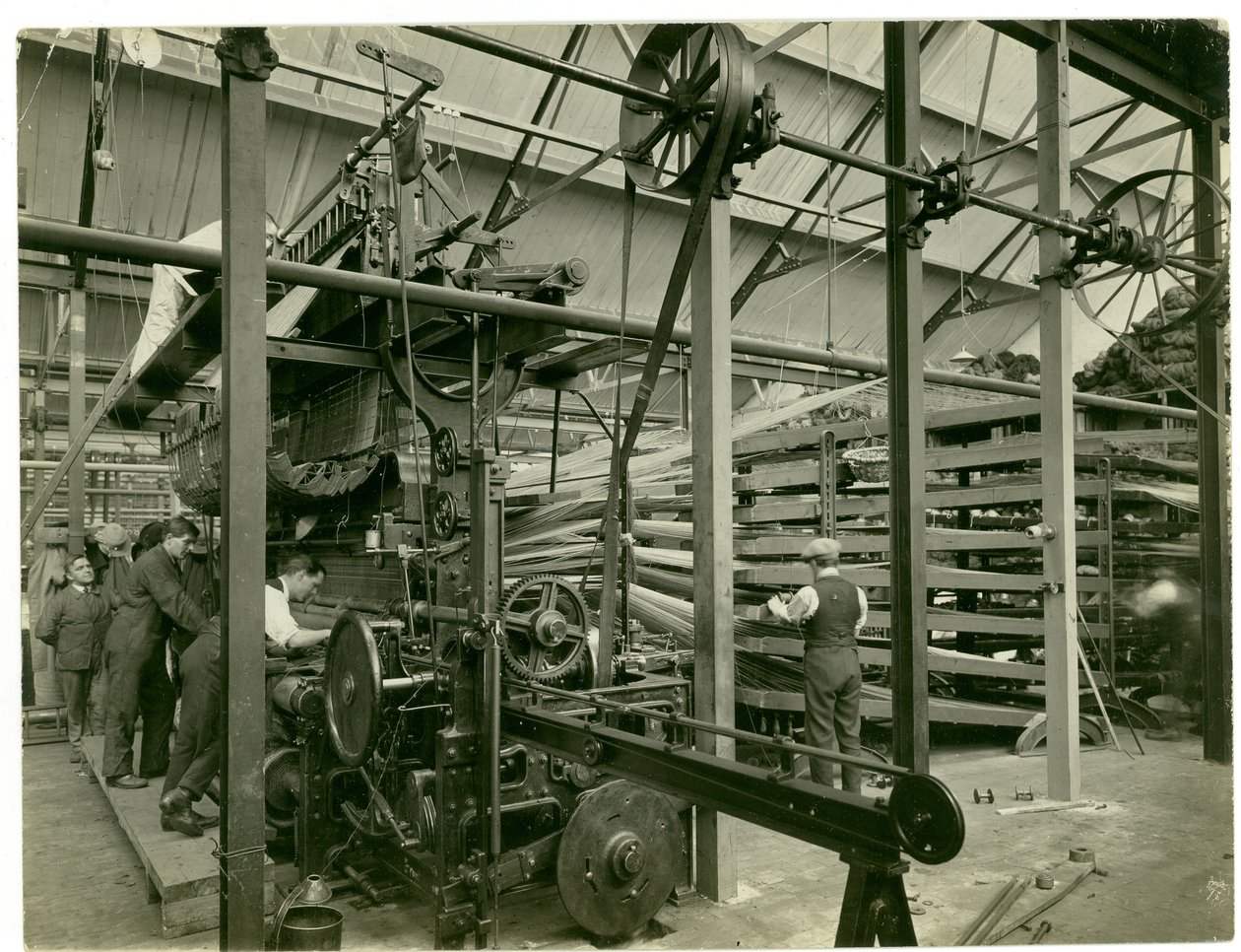 Telaio Jacquard Axminster, fabbrica di tappeti, 1923 da English Photographer