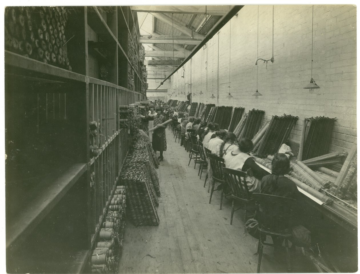 Filettatura Axminster, fabbrica di tappeti, 1923 da English Photographer