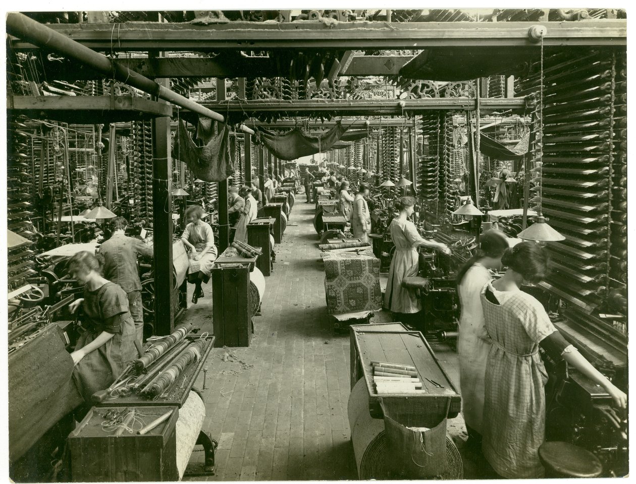 Tessitura Axminster, fabbrica di tappeti, 1923 da English Photographer