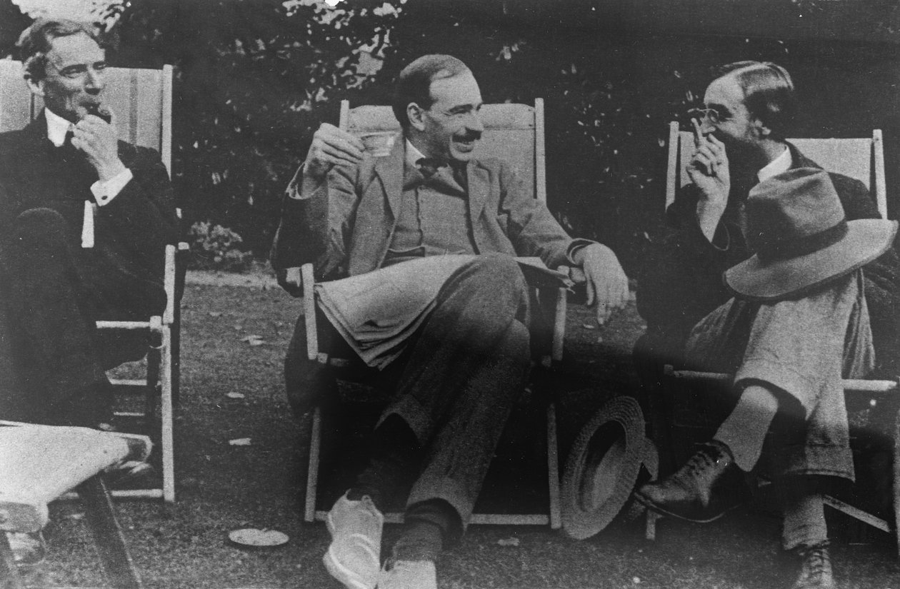 Bertrand Russell, J. M. Keynes e Lytton Strachey, c.1917 da English Photographer