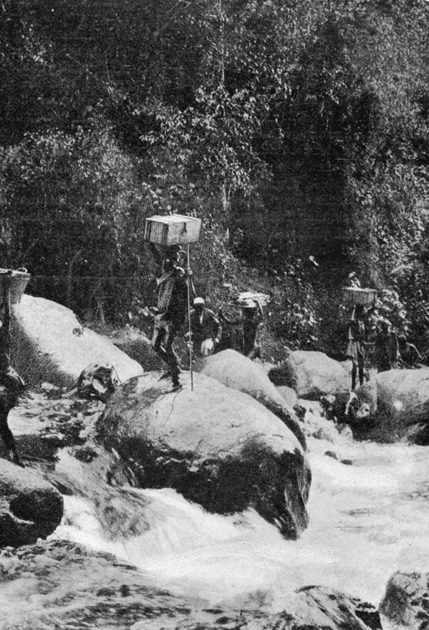 Attraversamento di un torrente sui fianchi del Ruwenzori, da un articolo intitolato Alle Montagne della Luna pubblicato in The Graphic 27 ottobre 1906 da English Photographer