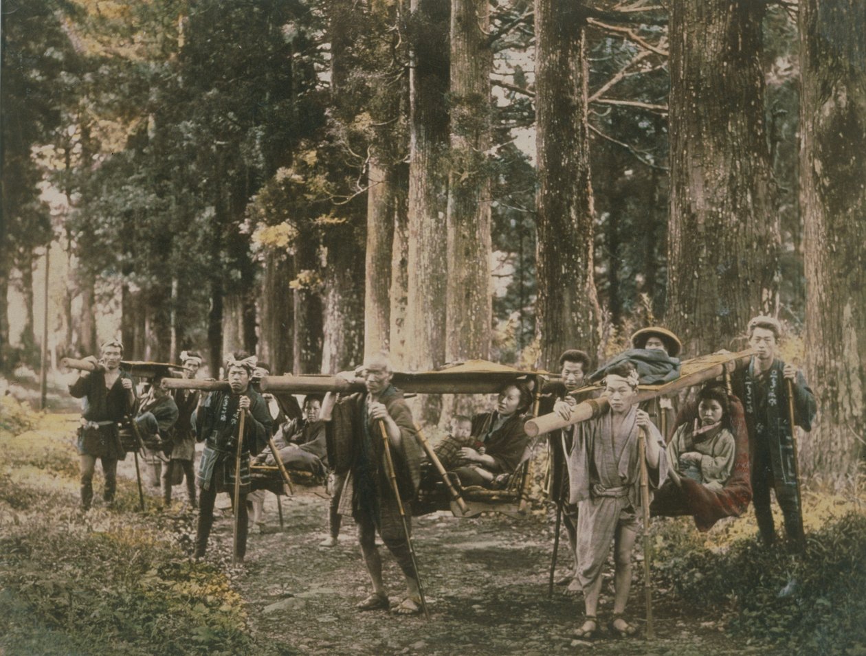 Famiglia giapponese trasportata in lettighe, c.1880s (stampa all