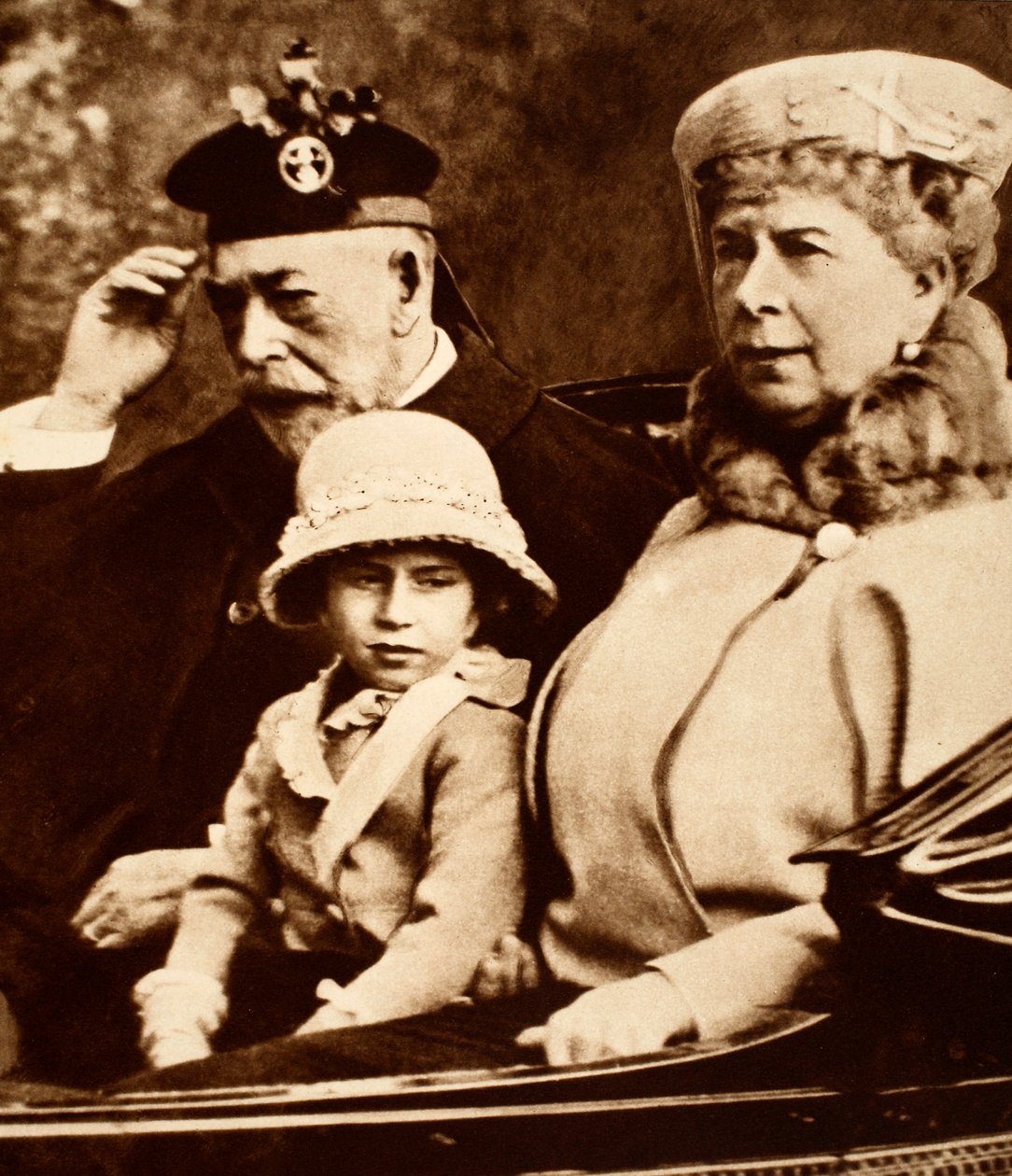 Re Giorgio e la Regina Maria in carrozza verso la chiesa con la loro nipote, la Principessa Margaret, anni 