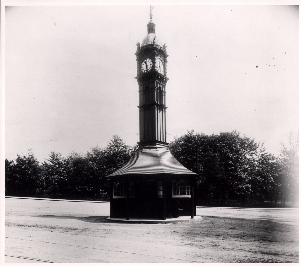 Orologio di Oakwood, realizzato da Potts & Sons, originariamente nella Kirkgate Market Hall, Leeds, 1914 da English Photographer