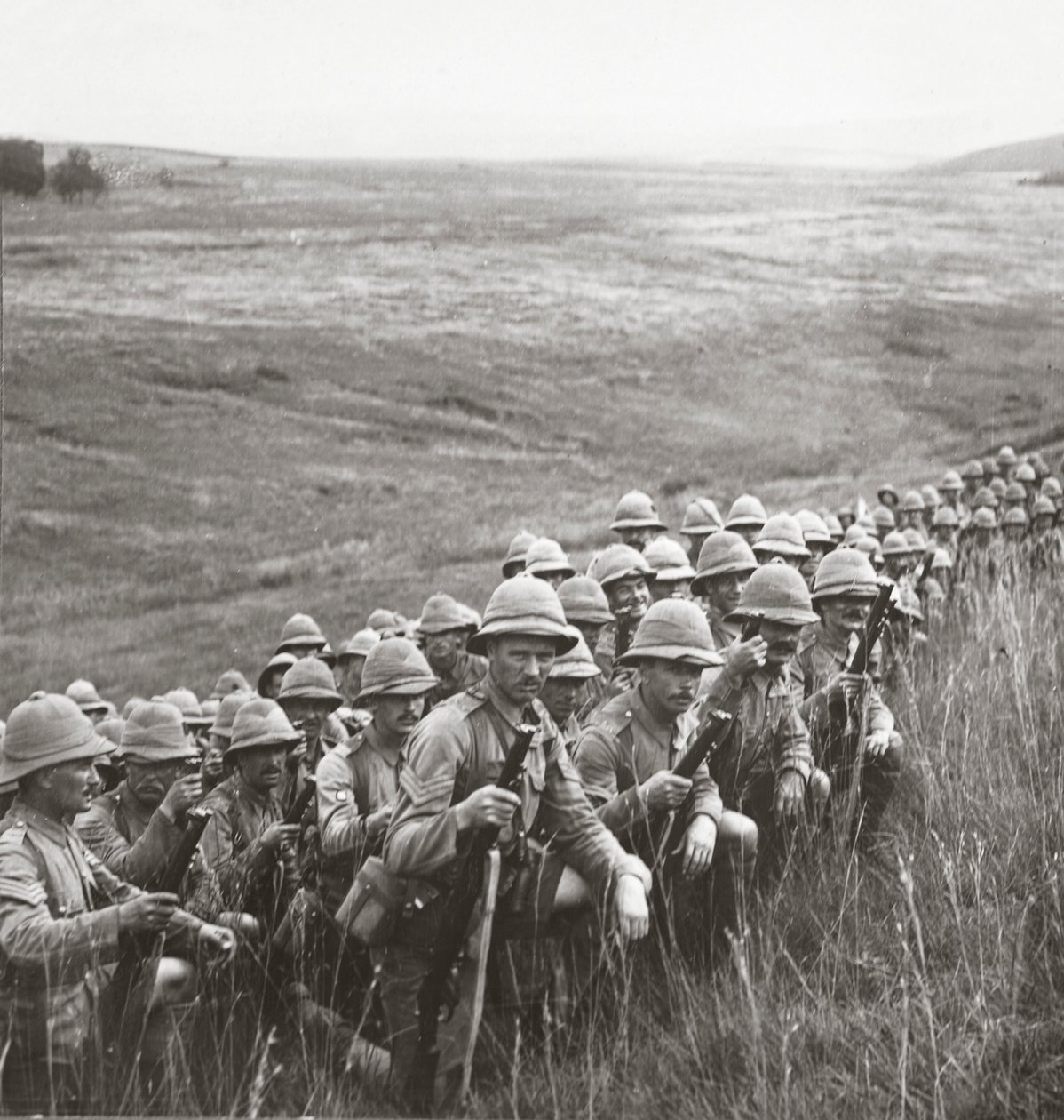 Le nostre riserve in attesa di ordini per spostarsi nelle loro nuove posizioni sulle pendici di Cape Helles, 1915 da English Photographer