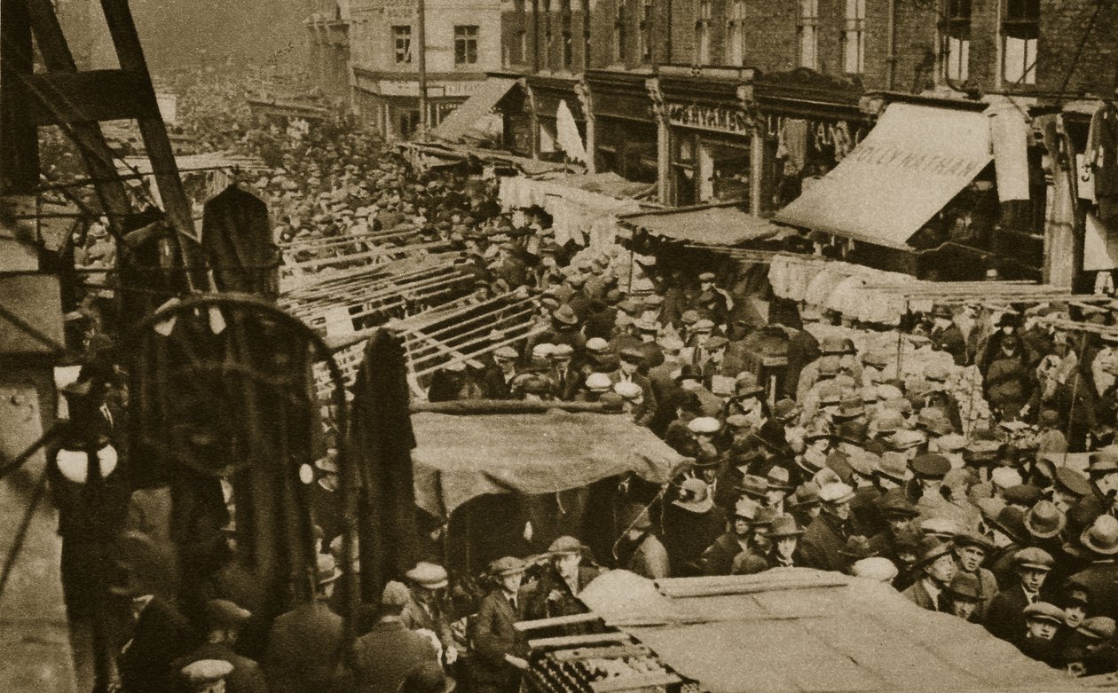 Mercato di Petticoat Lane su Middlesex Street da English Photographer