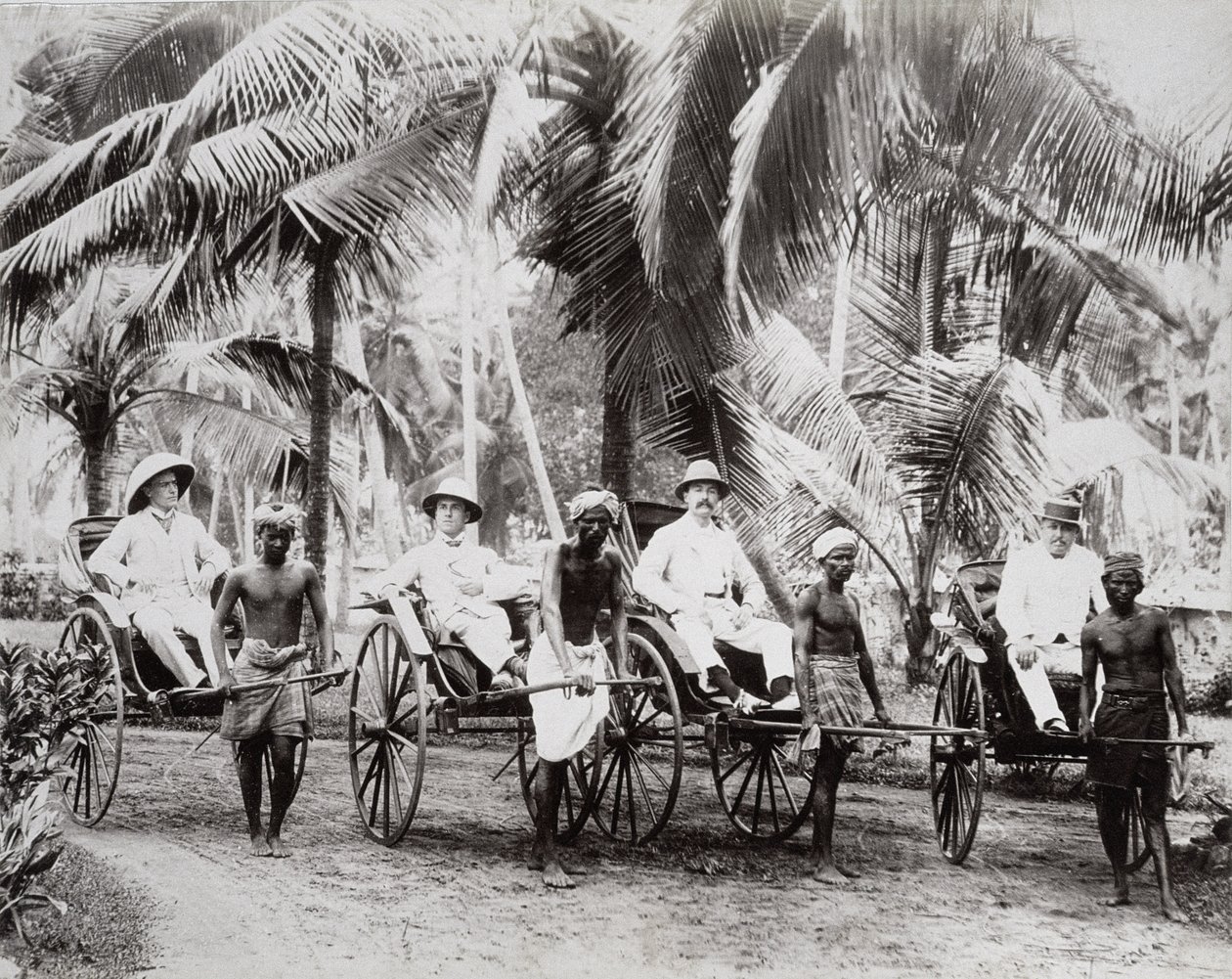 Portatori di risciò, Ceylon, c.1875 da English Photographer
