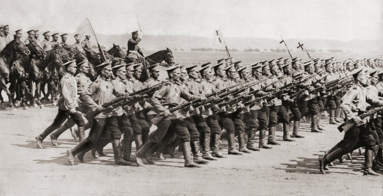 Reggimento di fanteria russo in marcia durante la Prima Guerra Mondiale, da 
