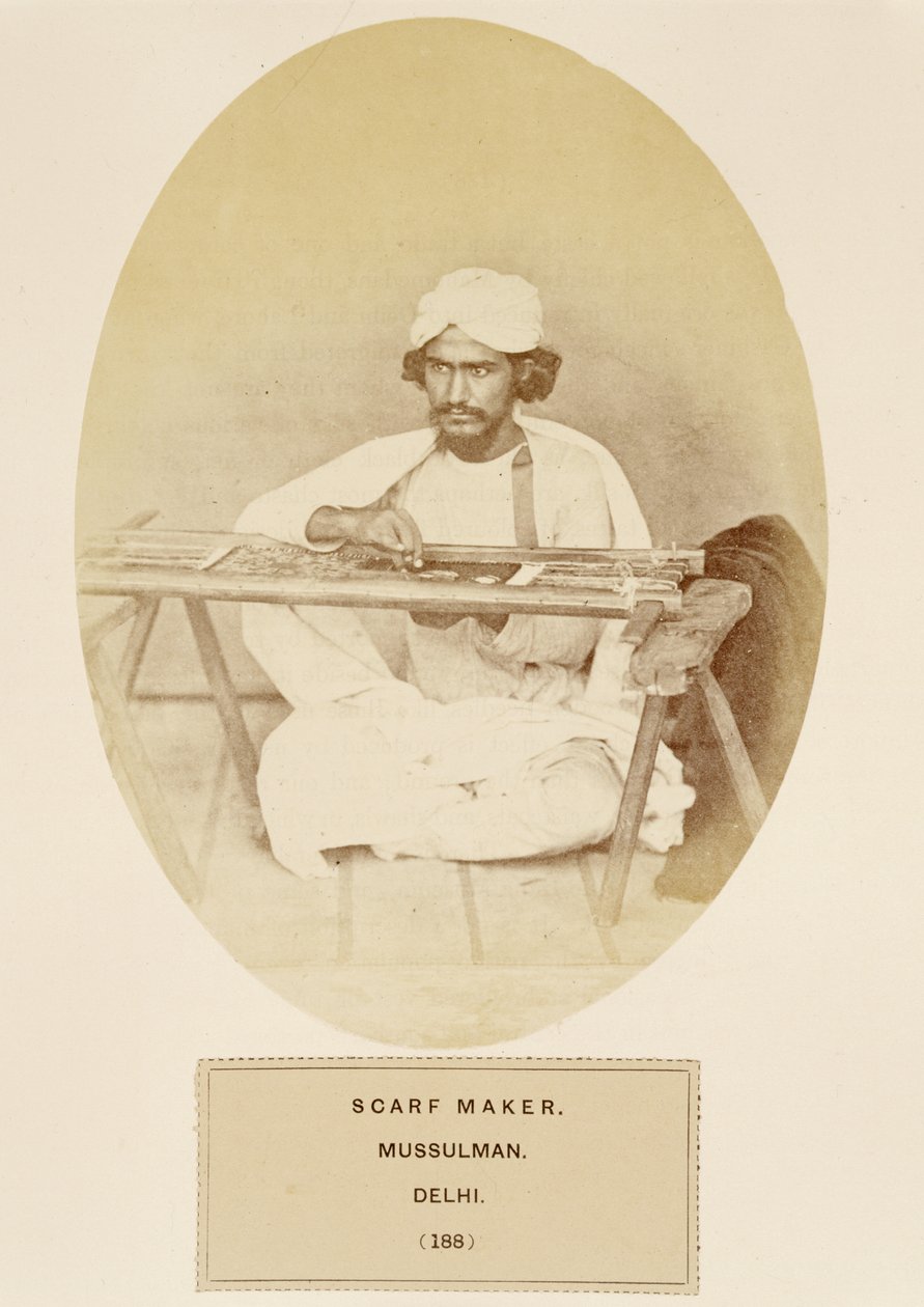 Fabbricante di sciarpe, Mussulmano, Delhi, da The People of India, di J. Forbes Watson, pubblicato 1868 (albumen print) da English Photographer
