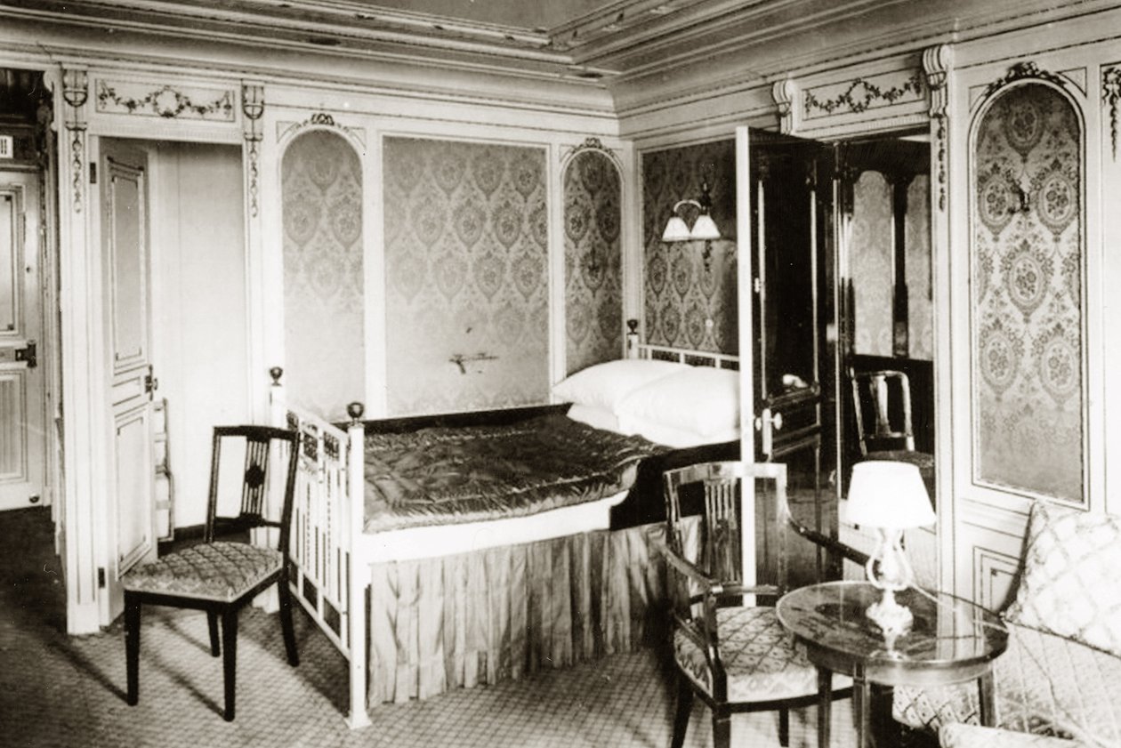 Cabina B-58 a bordo del Titanic, decorata in stile Luigi XVI, 1912 da English Photographer