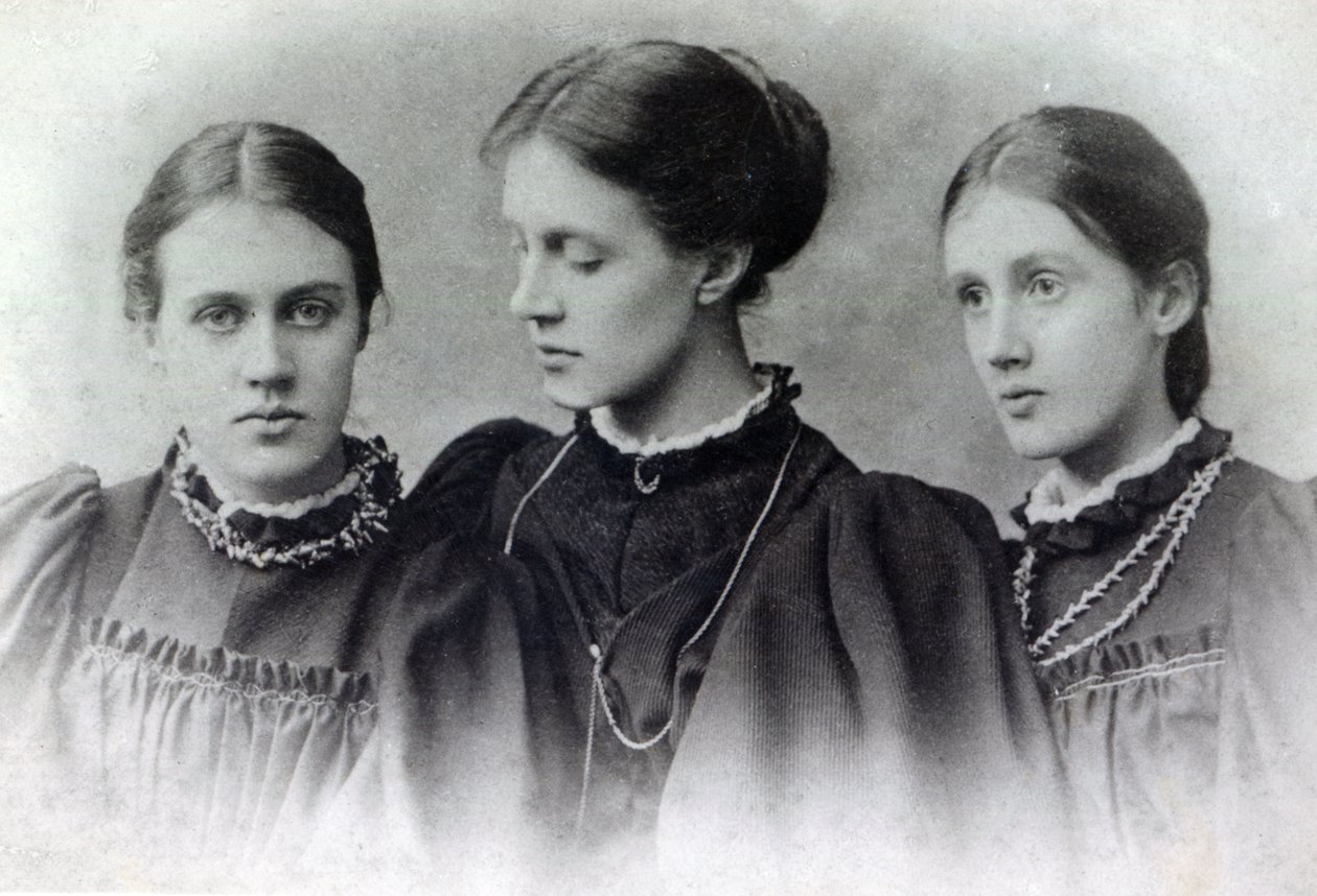 Stella, Vanessa e Virginia Stephen, c.1896 da English Photographer