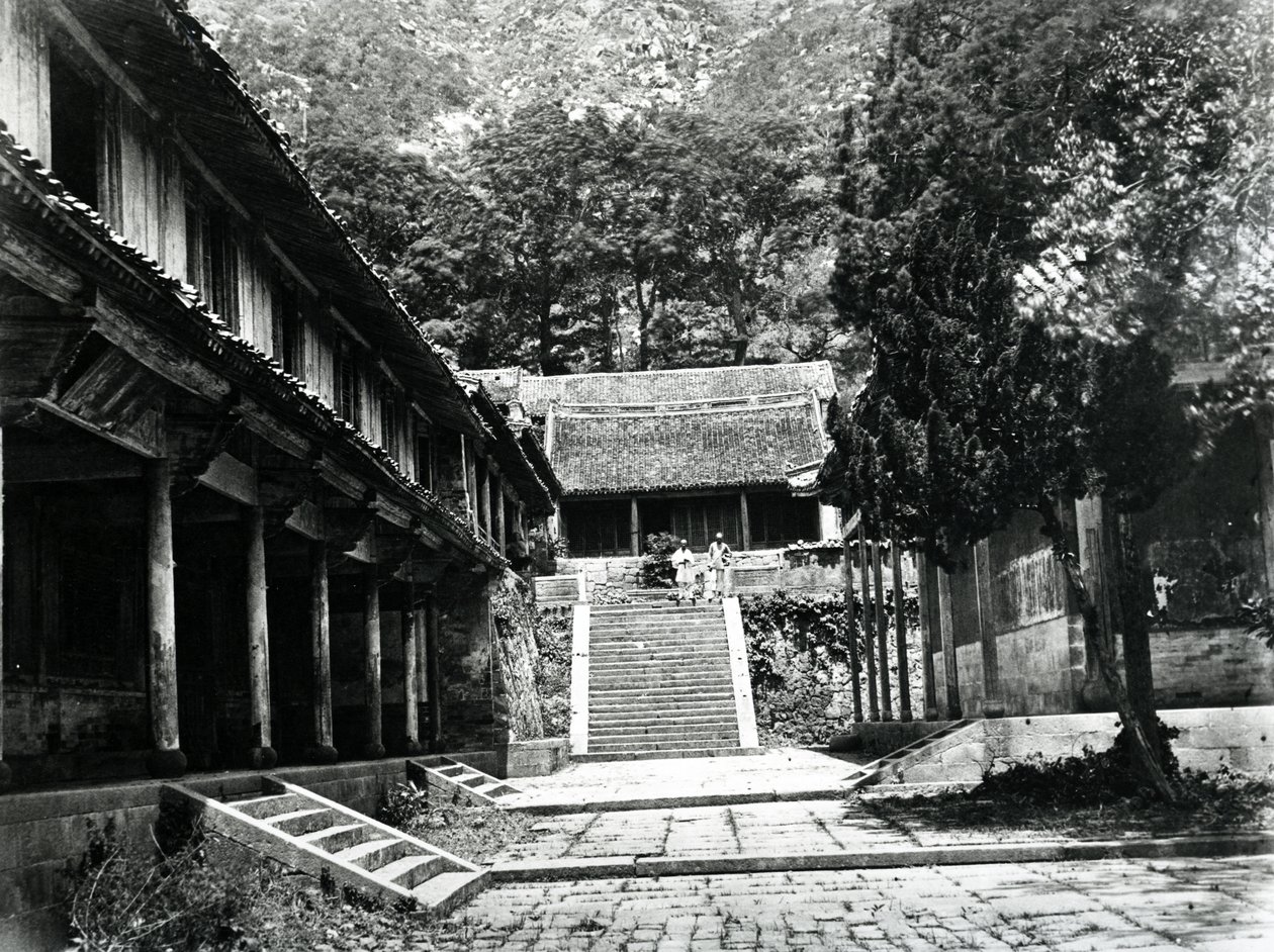 Tempio di Foo-Too, Chusan, c.1870 da English Photographer