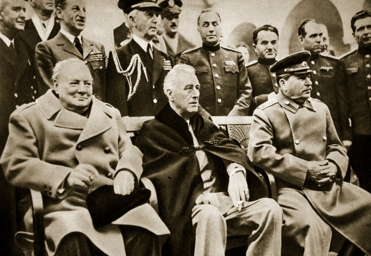 I Tre Grandi alla Conferenza di Yalta. Il Primo Ministro Churchill, il Presidente Roosevelt e il Generalissimo Stalin, febbraio 1945 da English Photographer