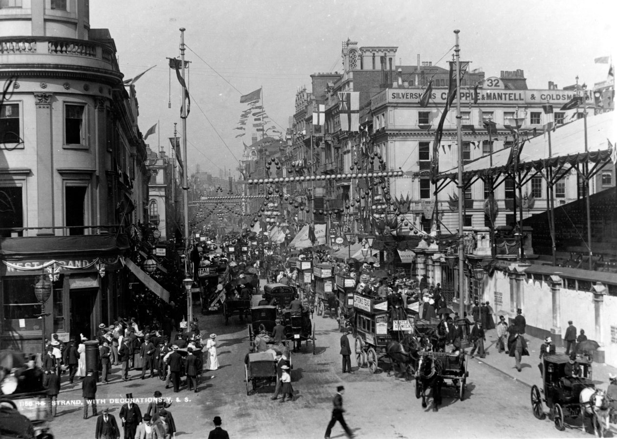 The Strand, Londra con decorazioni per il Giubileo, 1897 da English Photographer