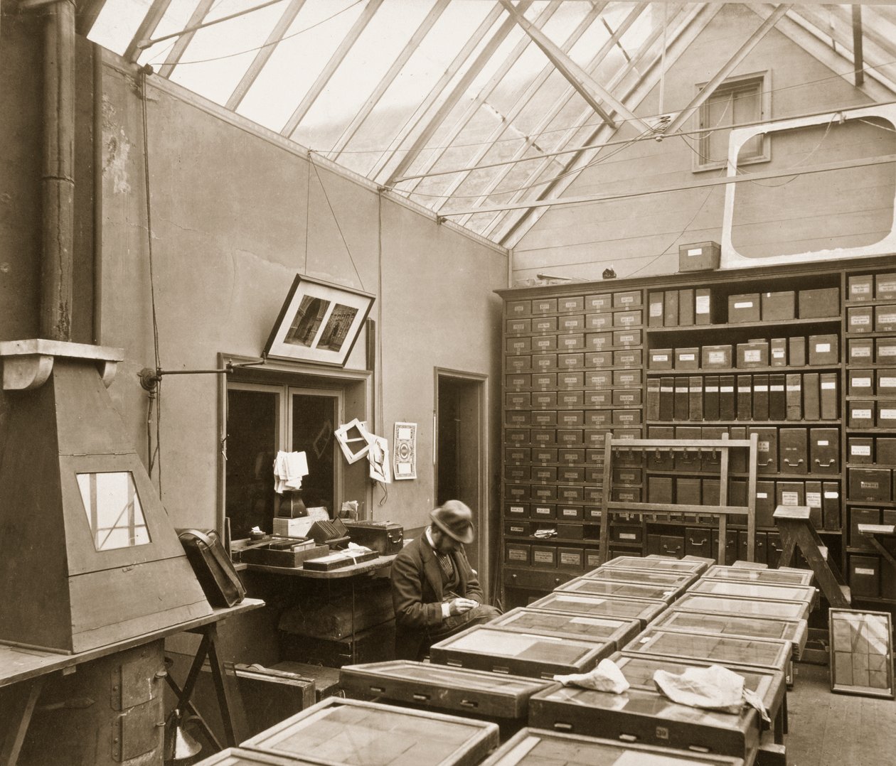 Lo Studio, 9 Melbury Road, Kensington da English Photographer