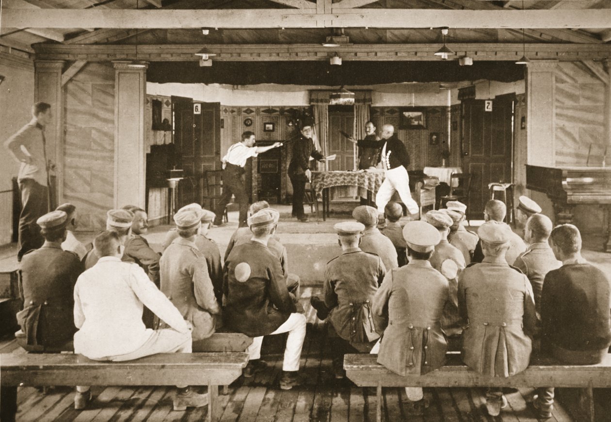 Il Teatro: Una prova generale, Dorchester, illustrazione da Prigionieri tedeschi in Gran Bretagna da English Photographer