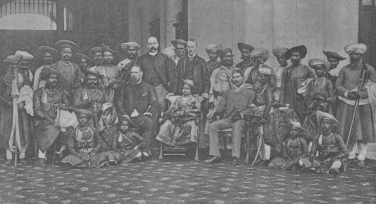 Il giovane Maharaja di Gwalior con il suo tutore Sir Lepel Griffin e la corte, c.1886 da English Photographer