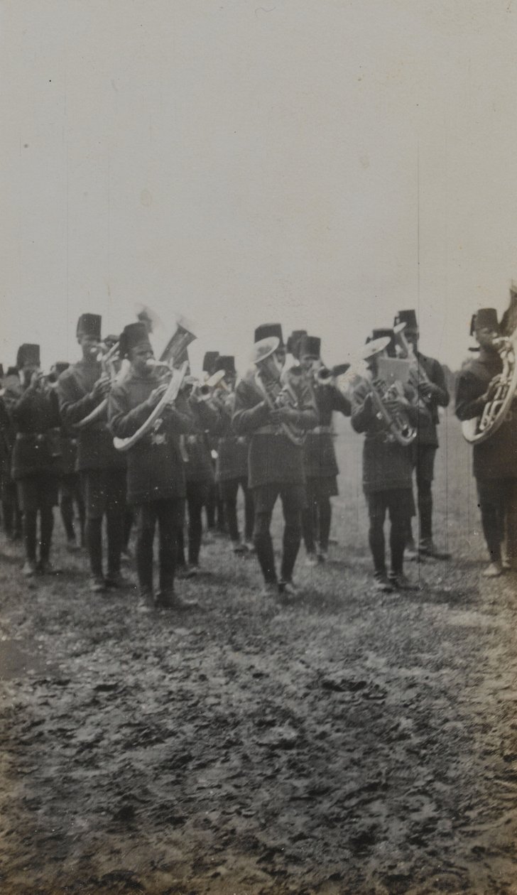 La banda, 1914 da English Photographer