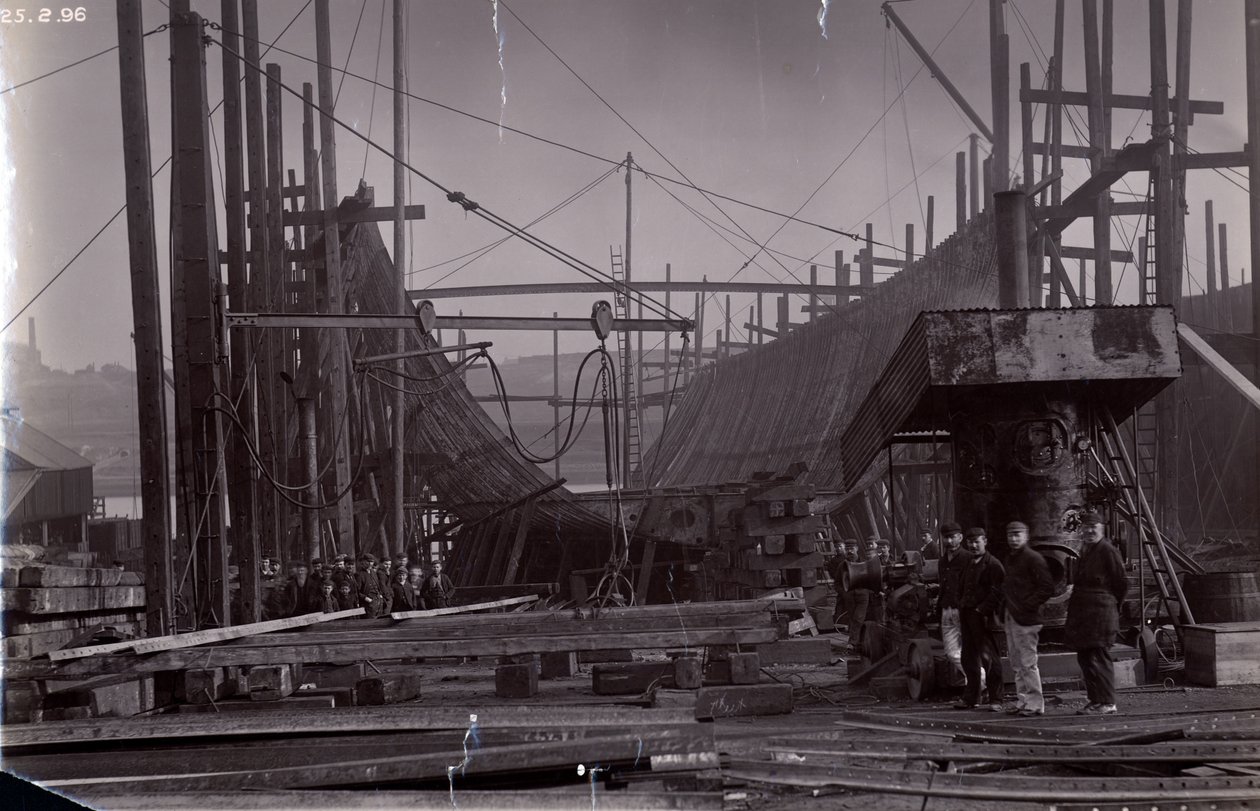 Il traghetto rompighiaccio SS Baikal in costruzione da Sir W.G. Armstrong Mitchell and Co. Ltd., al cantiere navale Low Walker, Newcastle upon Tyne nel 1896 da English Photographer