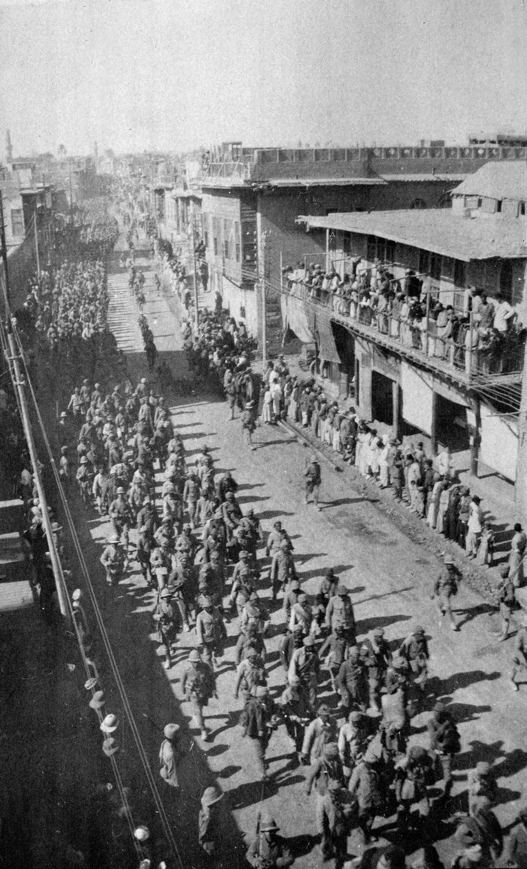 Prigionieri di guerra turchi, Baghdad, 1916-17 da English Photographer